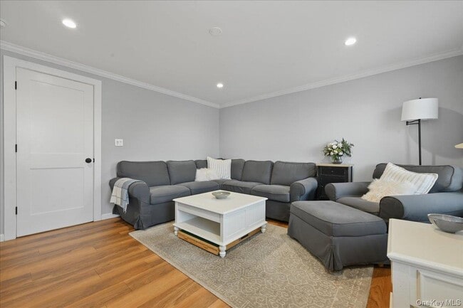 Building Photo - 5 Carlton Ave