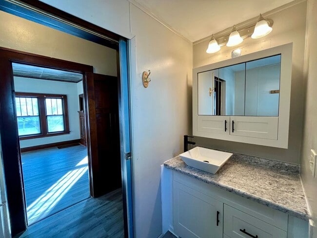 Building Photo - 619 Werle Ave