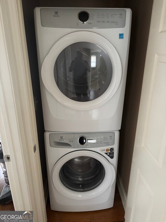 Building Photo - 1622 Venice Dr SE