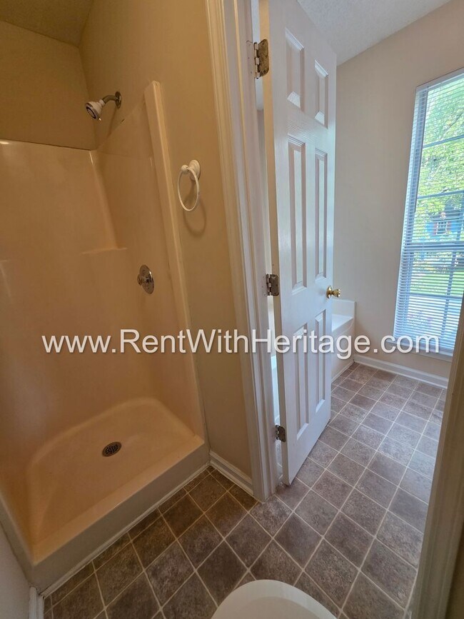 Building Photo - 6322 Hillview Ln