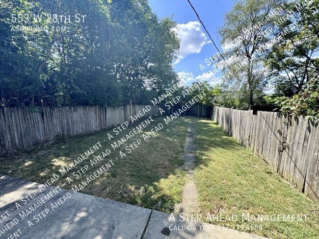 Building Photo - 553 W 28th St