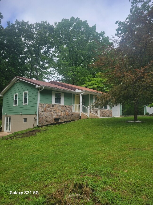 Building Photo - 4046 Sioux Rd