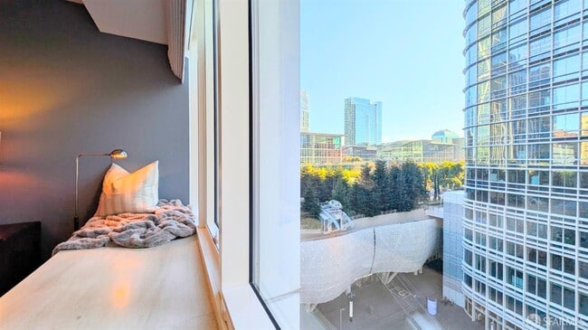 Building Photo - 301 Mission St