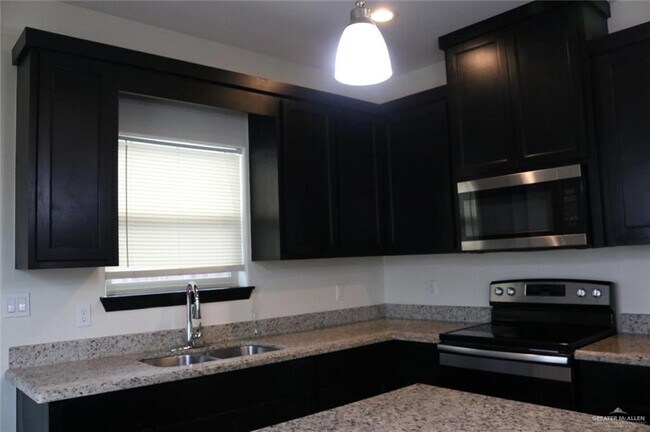 Building Photo - 16 Downing Ave