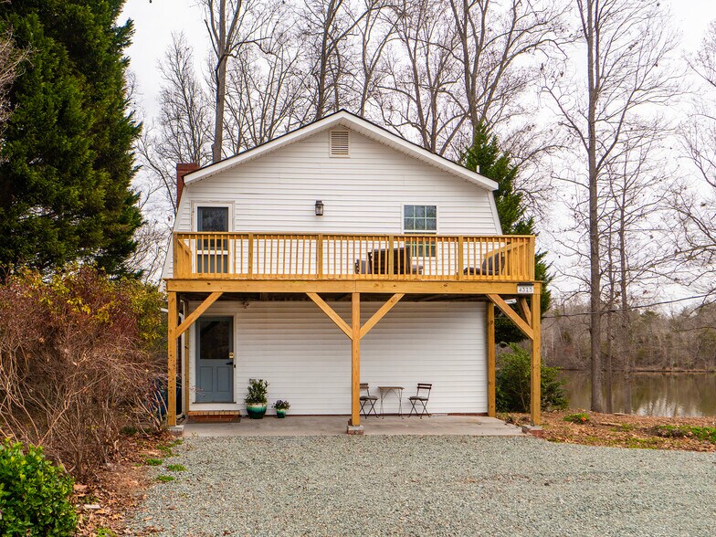 Primary Photo - 4315 Hickory Nut Pt