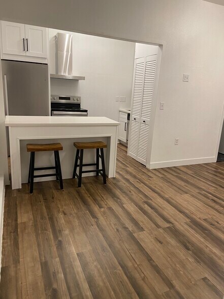 Building Photo - 5302 Hibiscus Dr