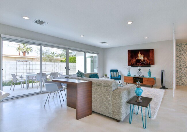 Building Photo - 47956 Silver Spur Trail