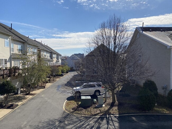 Building Photo - 13851 Palisades St