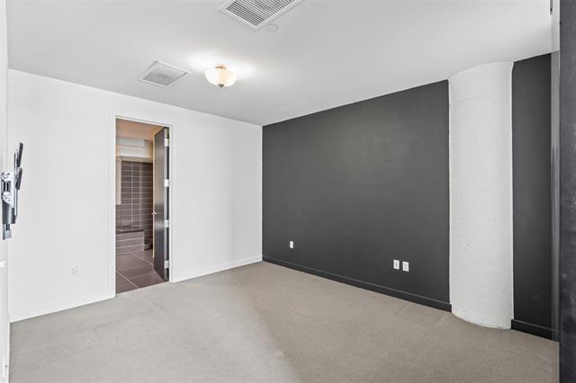 Building Photo - 2600 W 7th St