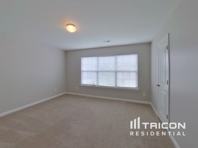 Building Photo - 714 Streamside Dr
