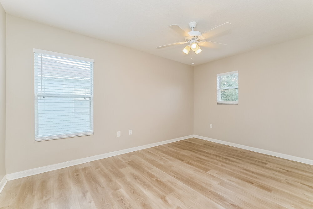 Building Photo - 9121 Lantern Oak Way