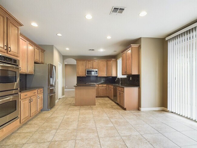 Building Photo - Carefree Hwy/27th Dr Gorgeous 6 Bedrooms/4 Bath 3695 Sq Ft Home