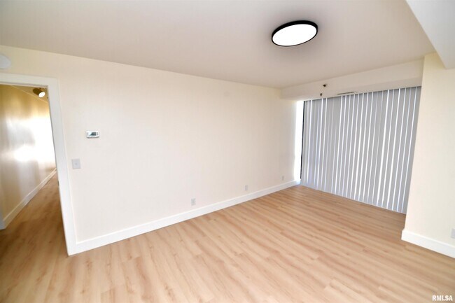 Building Photo - 123 SW Jefferson Ave