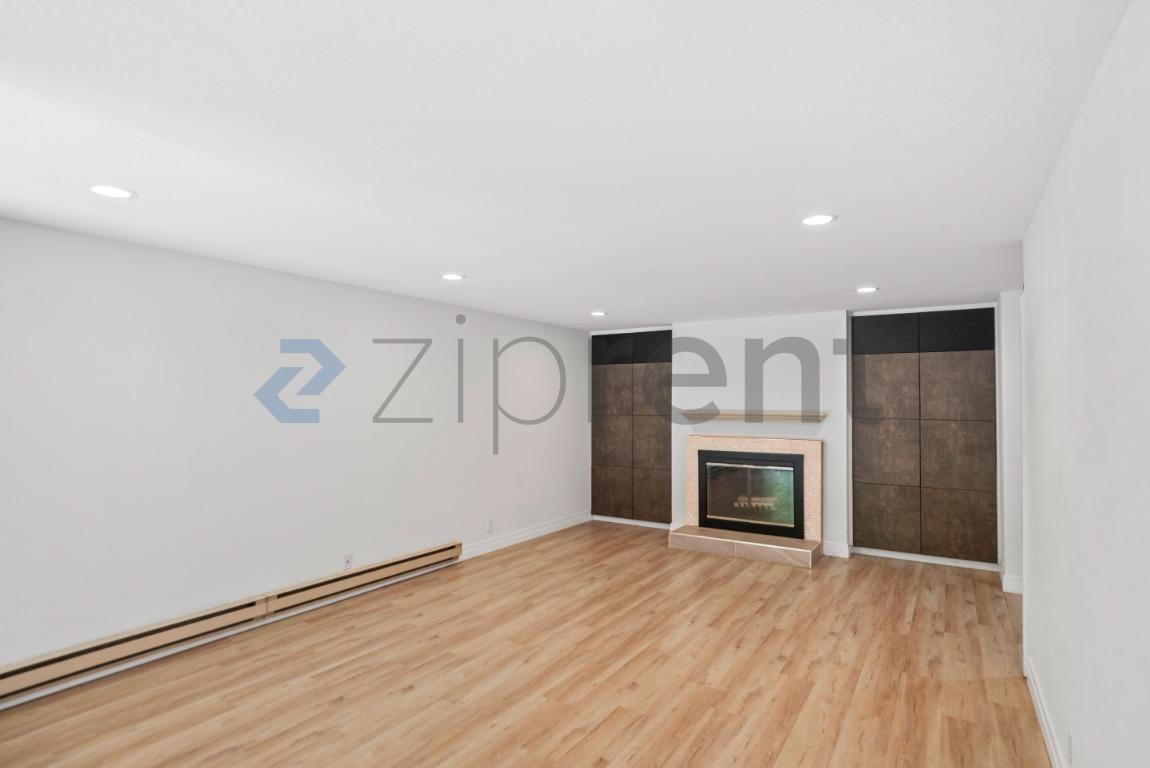 Building Photo - Unit 27