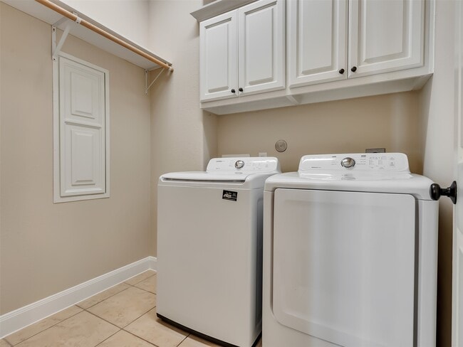 Building Photo - 5342 Tyler Park Ln