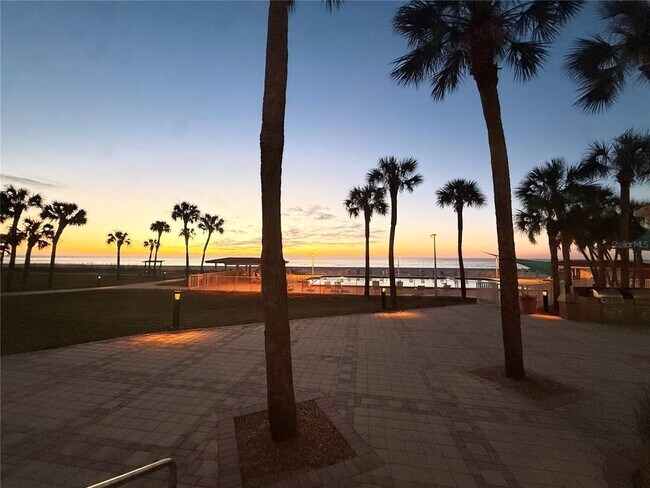 Building Photo - 880 Mandalay Ave