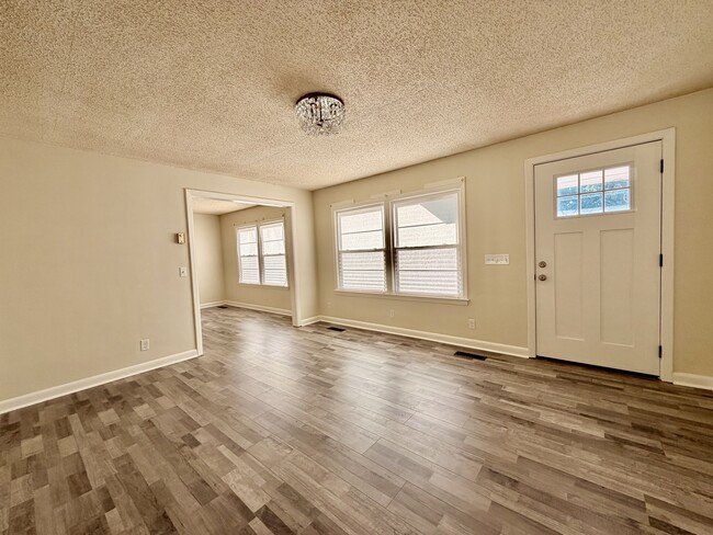 Building Photo - 1427 Old Ebenezer Rd