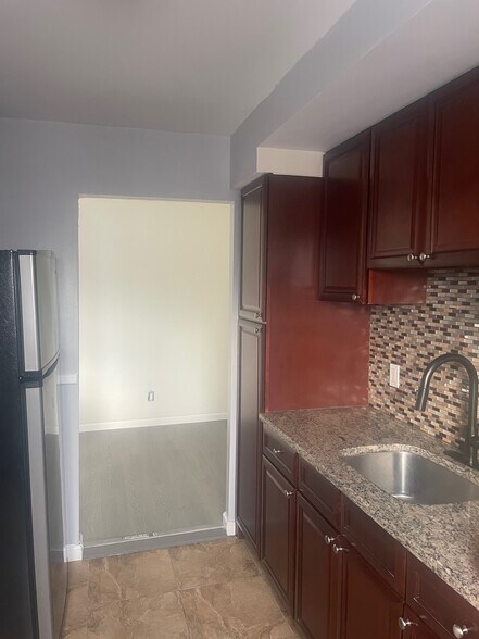 Building Photo - 10 Briarwood Rd