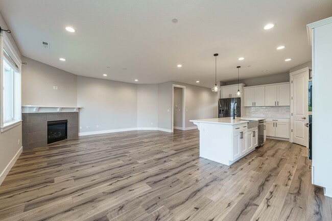 Building Photo - Charming 3-Bedroom, with Office and 2 Bath...