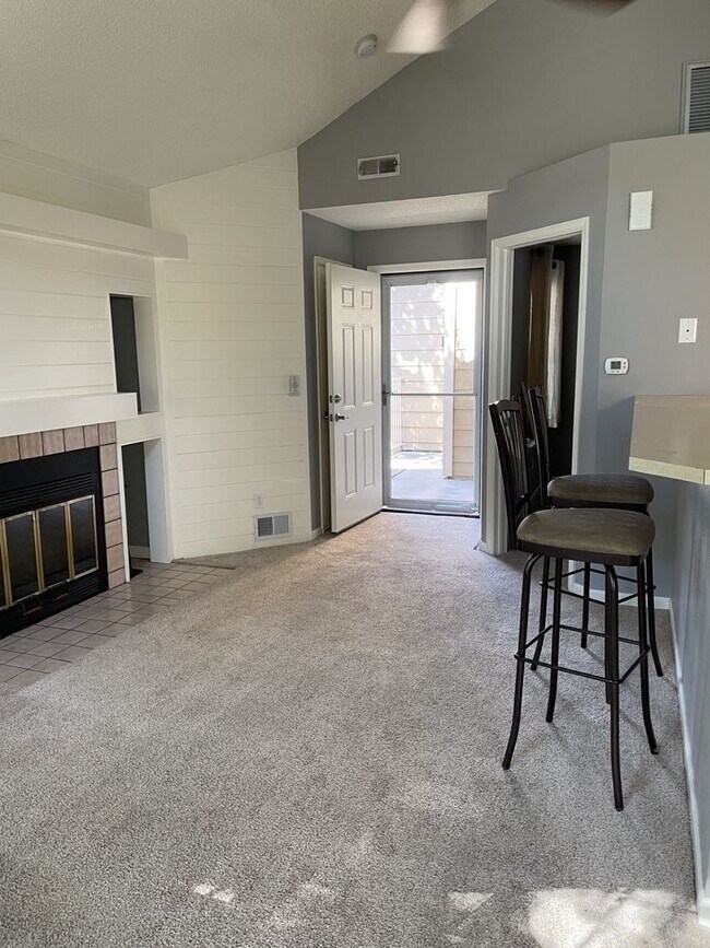 Building Photo - 6054 Gunbarrel Ave