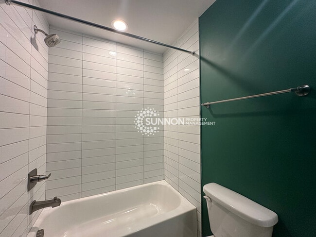 Building Photo - 3 Bed 3.5 Bath Townhome in NODA