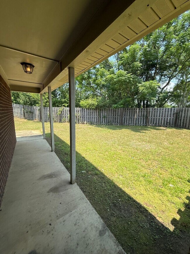 Building Photo - **3 Bed 2 Bath With a Garage In Park Lake** Call 334-366-9198 to schedule a self tour