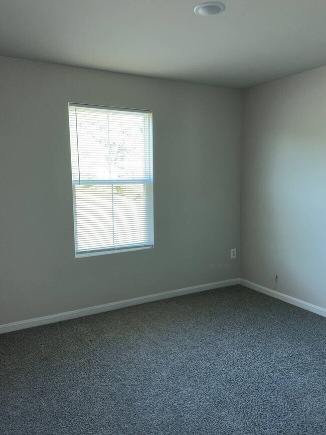 Building Photo - 154 Scoter Rd