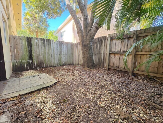 Building Photo - 2901 Middle River Dr