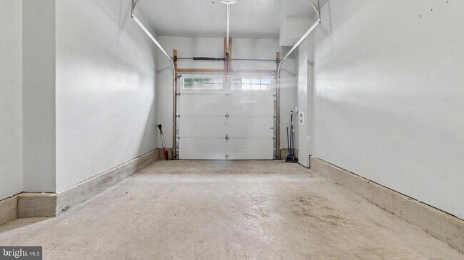 Building Photo - 43031 Foxtrail Woods Terrace