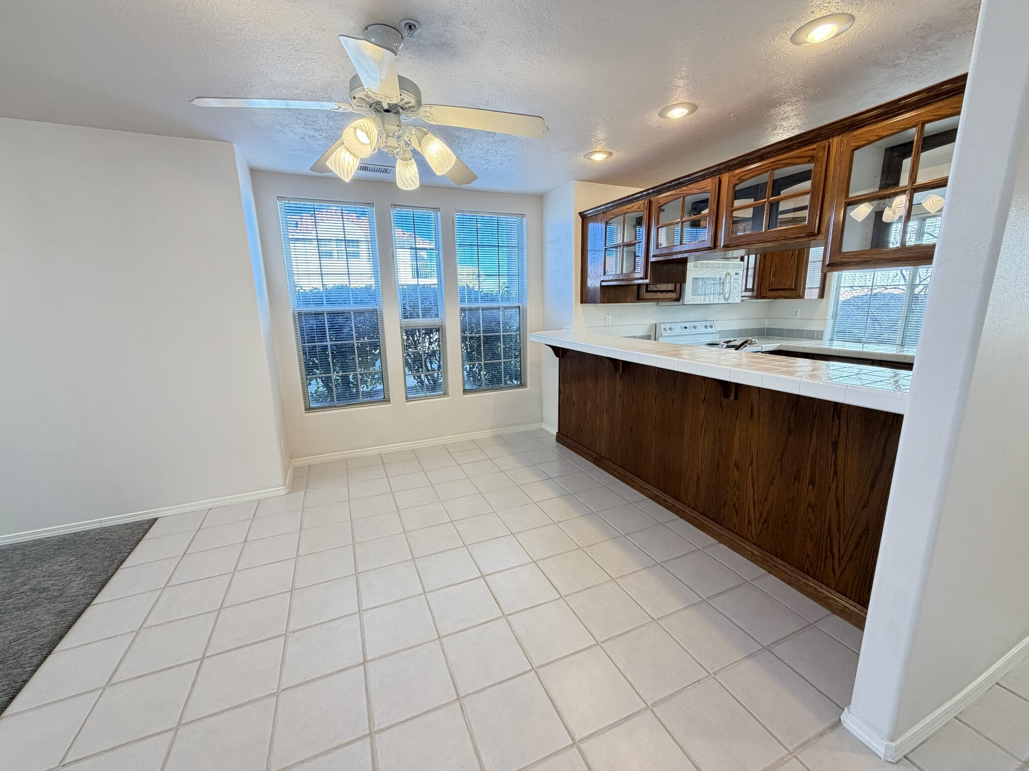 Building Photo - 1200 Glen Canyon Dr