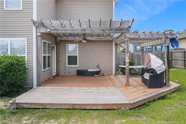 Building Photo - 415 Highgrove Dr