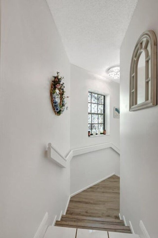 Building Photo - 5403 Verona Dr