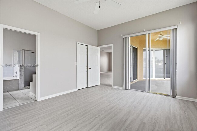 Building Photo - 575 SE 29th Dr