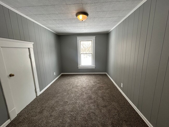 Building Photo - Fully Renovated 3 Bedroom, 2 Full Bath Home on a Double Lot in Grove City!