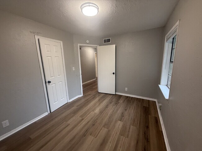 Building Photo - 4-Bedroom Home in Warr Acres