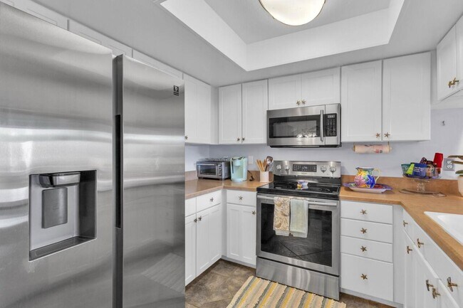 Building Photo - 4949 N Hwy A1A