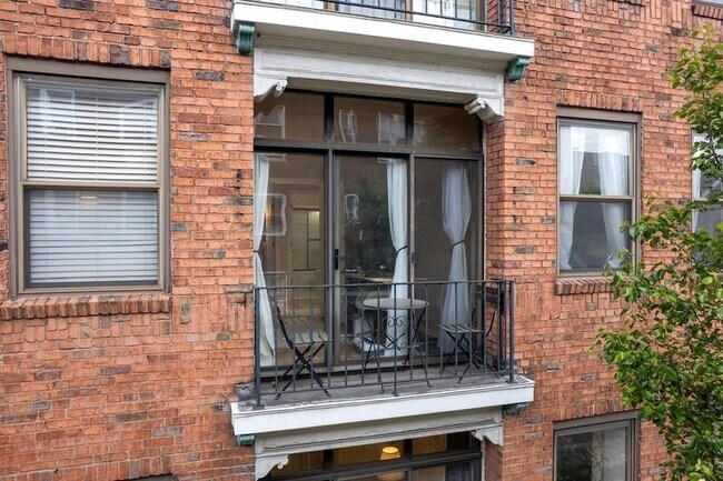 Building Photo - 5611 Elmer St