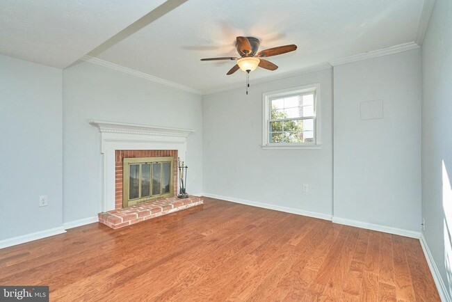 Building Photo - 8038 Sleepy View Ln