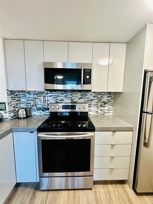 Building Photo - 650 West Ave