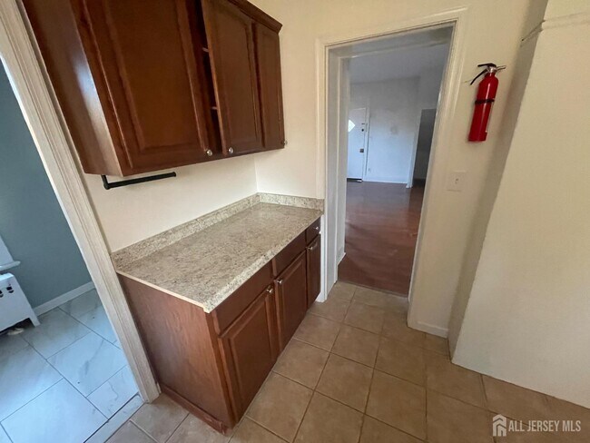 Building Photo - 577 Rahway Ave