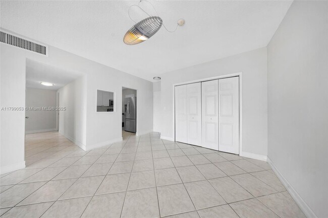 Building Photo - 1455 N Treasure Dr