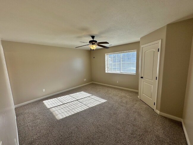 Building Photo - "Charming 3-Bed Townhouse in Cedar City – Spacious 1365 Sq Ft with 2.5 Baths!"