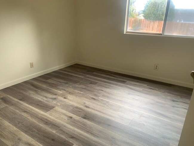 Building Photo - Large one story 4 bedroom home in Orangevale