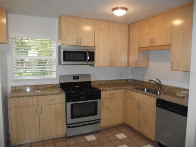 Building Photo - 413 NW 35th Ter