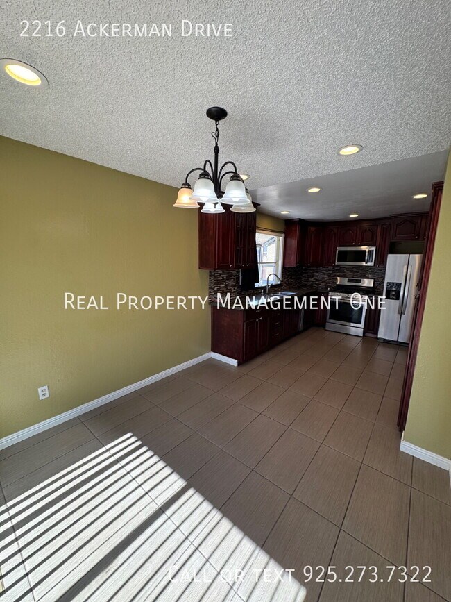 Building Photo - 2216 Ackerman Dr