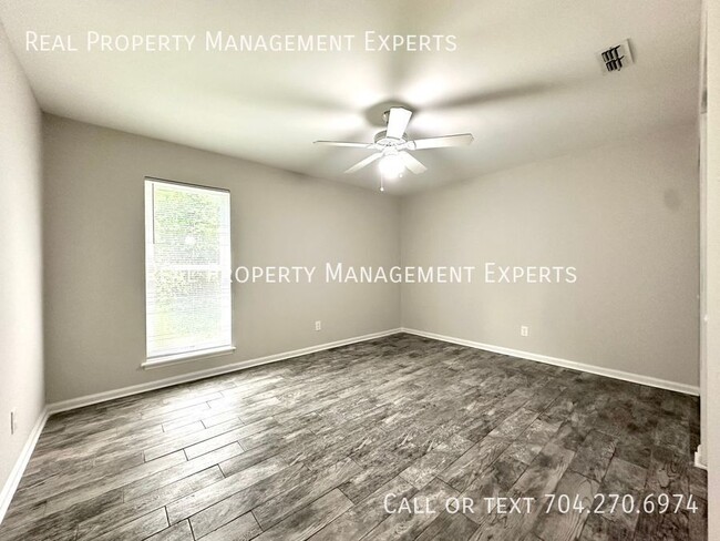 Building Photo - 6850 Delta Lake Dr