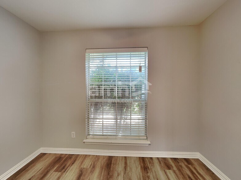 Building Photo - 416 Jeffdale Dr