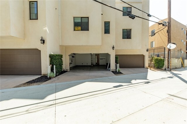 Building Photo - 10736 Bloomfield St