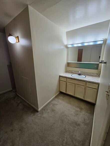 Building Photo - 2740 University Ave