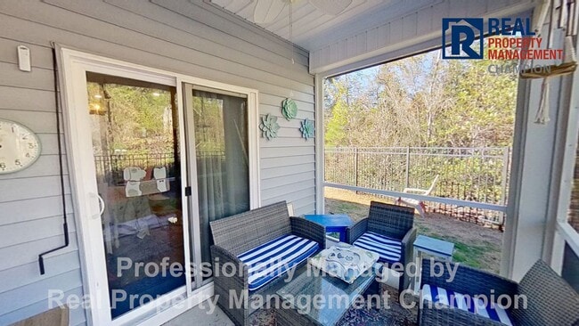 Building Photo - Spacious 4 BD/2 BA Home in Hawkeswater on the River